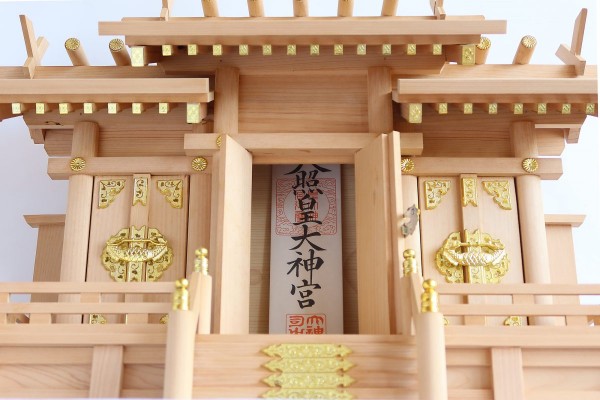 お札立てとは？日本の風習・お札を祀るその祀り方について詳しく解説サムネイル